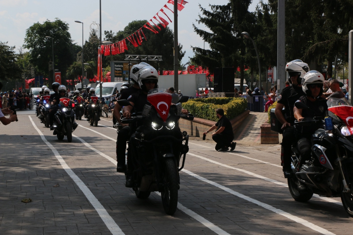 30 Ağustos'ta zaferle neticelenen Büyük Taarruz ve Başkomutanlık Meydan Muharebesi'nin 102’nci yıl dönümü ve Zafer Bayramı, Sakarya’da Kutlandı ( İİŞTE GÜNÜN ÖNE ÇIKAN FOTOĞRAF KARALERİ )