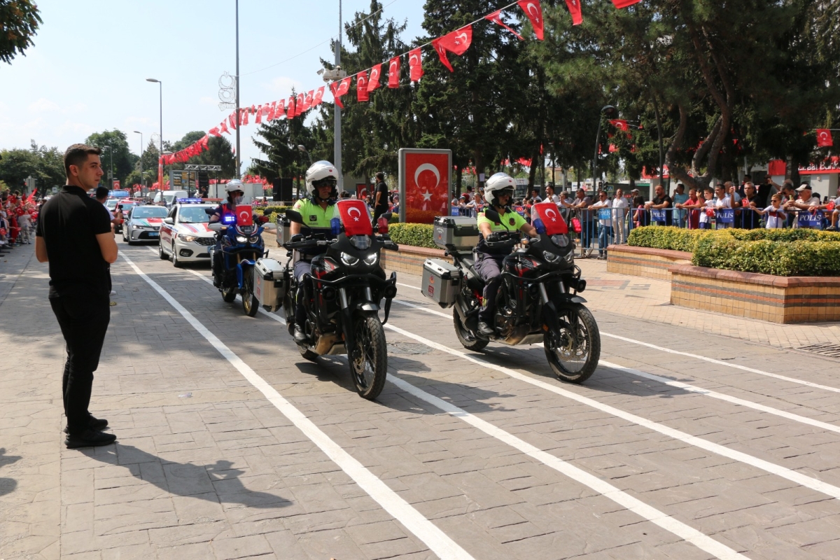 30 Ağustos'ta zaferle neticelenen Büyük Taarruz ve Başkomutanlık Meydan Muharebesi'nin 102’nci yıl dönümü ve Zafer Bayramı, Sakarya’da Kutlandı ( İİŞTE GÜNÜN ÖNE ÇIKAN FOTOĞRAF KARALERİ )