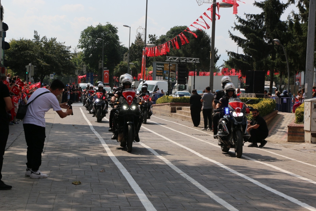 30 Ağustos'ta zaferle neticelenen Büyük Taarruz ve Başkomutanlık Meydan Muharebesi'nin 102’nci yıl dönümü ve Zafer Bayramı, Sakarya’da Kutlandı ( İİŞTE GÜNÜN ÖNE ÇIKAN FOTOĞRAF KARALERİ )