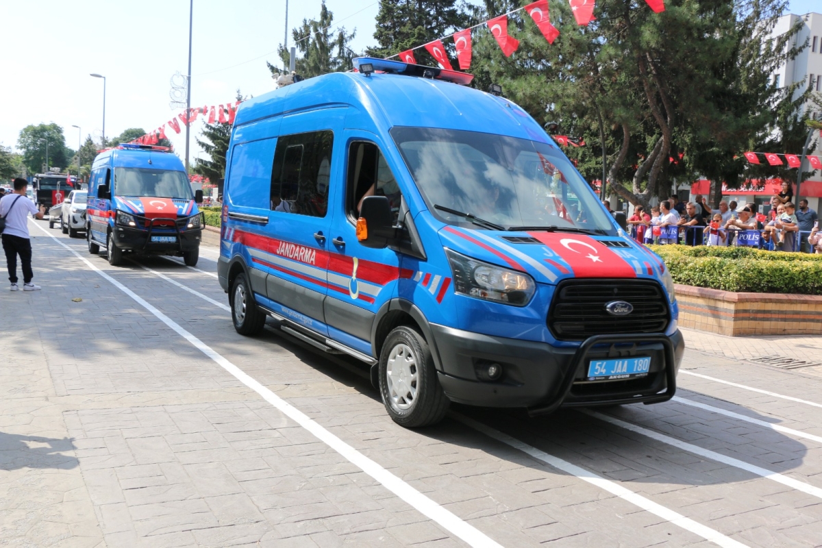 30 Ağustos'ta zaferle neticelenen Büyük Taarruz ve Başkomutanlık Meydan Muharebesi'nin 102’nci yıl dönümü ve Zafer Bayramı, Sakarya’da Kutlandı ( İİŞTE GÜNÜN ÖNE ÇIKAN FOTOĞRAF KARALERİ )