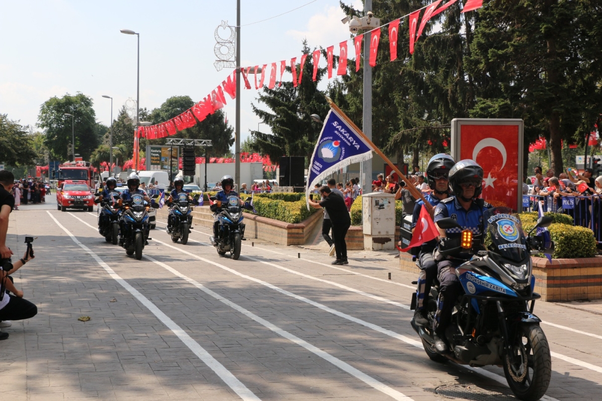 30 Ağustos'ta zaferle neticelenen Büyük Taarruz ve Başkomutanlık Meydan Muharebesi'nin 102’nci yıl dönümü ve Zafer Bayramı, Sakarya’da Kutlandı ( İİŞTE GÜNÜN ÖNE ÇIKAN FOTOĞRAF KARALERİ )
