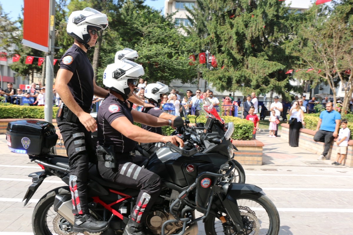 30 Ağustos'ta zaferle neticelenen Büyük Taarruz ve Başkomutanlık Meydan Muharebesi'nin 102’nci yıl dönümü ve Zafer Bayramı, Sakarya’da Kutlandı ( İİŞTE GÜNÜN ÖNE ÇIKAN FOTOĞRAF KARALERİ )