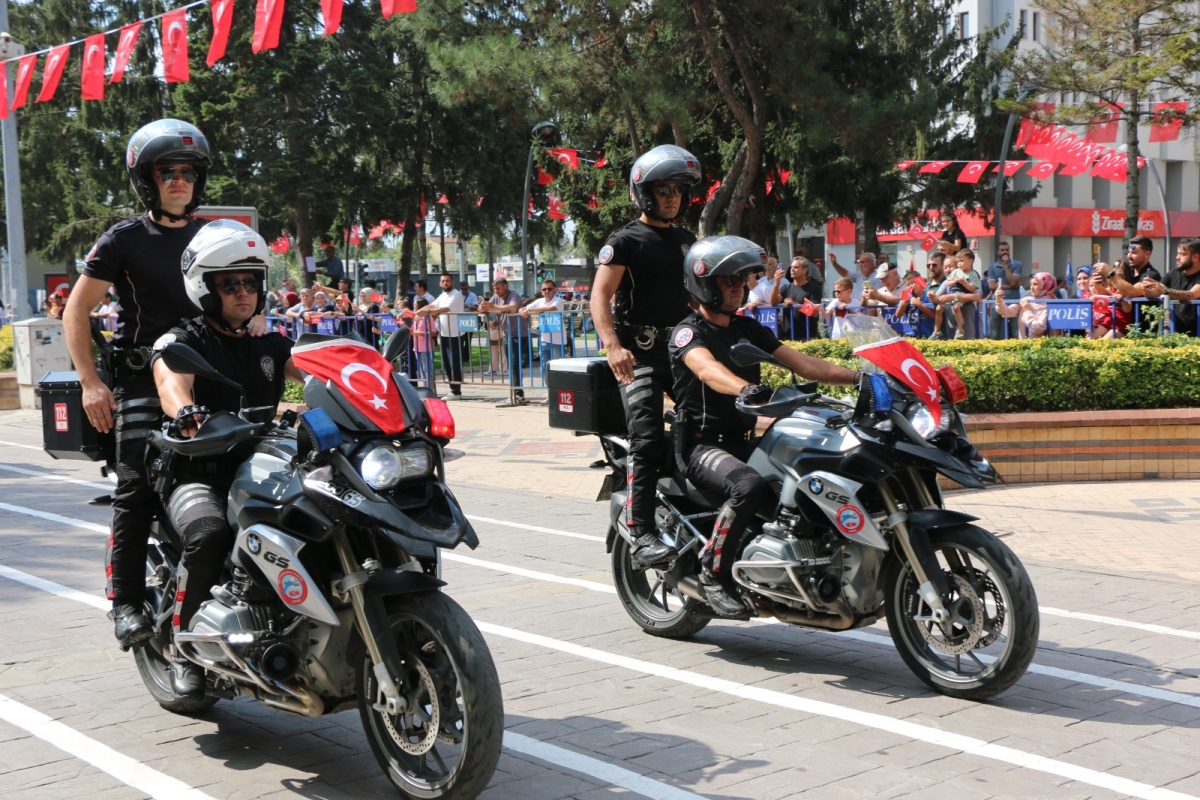 30 Ağustos'ta zaferle neticelenen Büyük Taarruz ve Başkomutanlık Meydan Muharebesi'nin 102’nci yıl dönümü ve Zafer Bayramı, Sakarya’da Kutlandı ( İİŞTE GÜNÜN ÖNE ÇIKAN FOTOĞRAF KARALERİ )