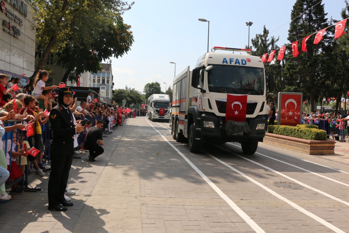 30 Ağustos'ta zaferle neticelenen Büyük Taarruz ve Başkomutanlık Meydan Muharebesi'nin 102’nci yıl dönümü ve Zafer Bayramı, Sakarya’da Kutlandı ( İİŞTE GÜNÜN ÖNE ÇIKAN FOTOĞRAF KARALERİ )