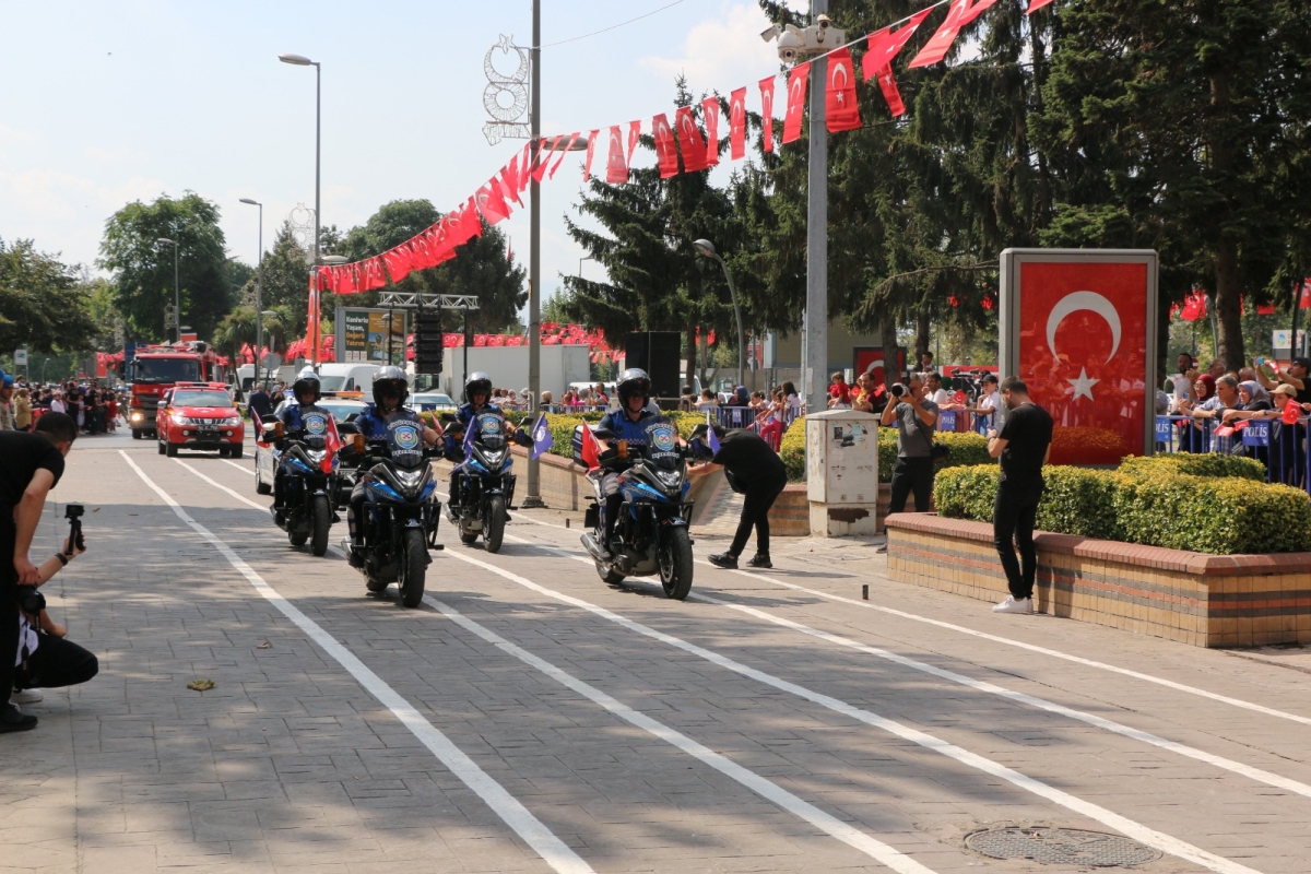 30 Ağustos'ta zaferle neticelenen Büyük Taarruz ve Başkomutanlık Meydan Muharebesi'nin 102’nci yıl dönümü ve Zafer Bayramı, Sakarya’da Kutlandı ( İİŞTE GÜNÜN ÖNE ÇIKAN FOTOĞRAF KARALERİ )