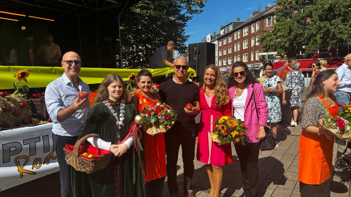 ALANYA'DAN GLADBECK'E DOSTLUK KÖPRÜSÜ Alanya Belediye Başkanı Osman Tarık Özçelik, Almanya'daki kardeş şehir Gladbeck'te düzenlenen Elma Festivali'ne katıldı. Başkan Özçelik, uluslararası ilişkileri en yüksek seviyeye taşımak