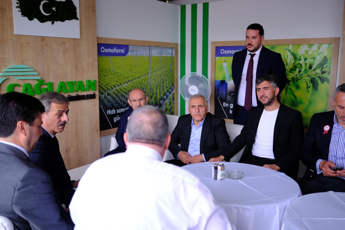 Fuar, peyzaj ve süs bitkileri sektöründe uluslararası düzeyde faaliyet gösteren firmaları, yerli üreticilerle Psb Anatolia Fuarı Sapanca’da Kapılarını Açtı ( İŞTE GÜNÜN ÖNE ÇIKAN FOTOĞRAF KARELERİ )