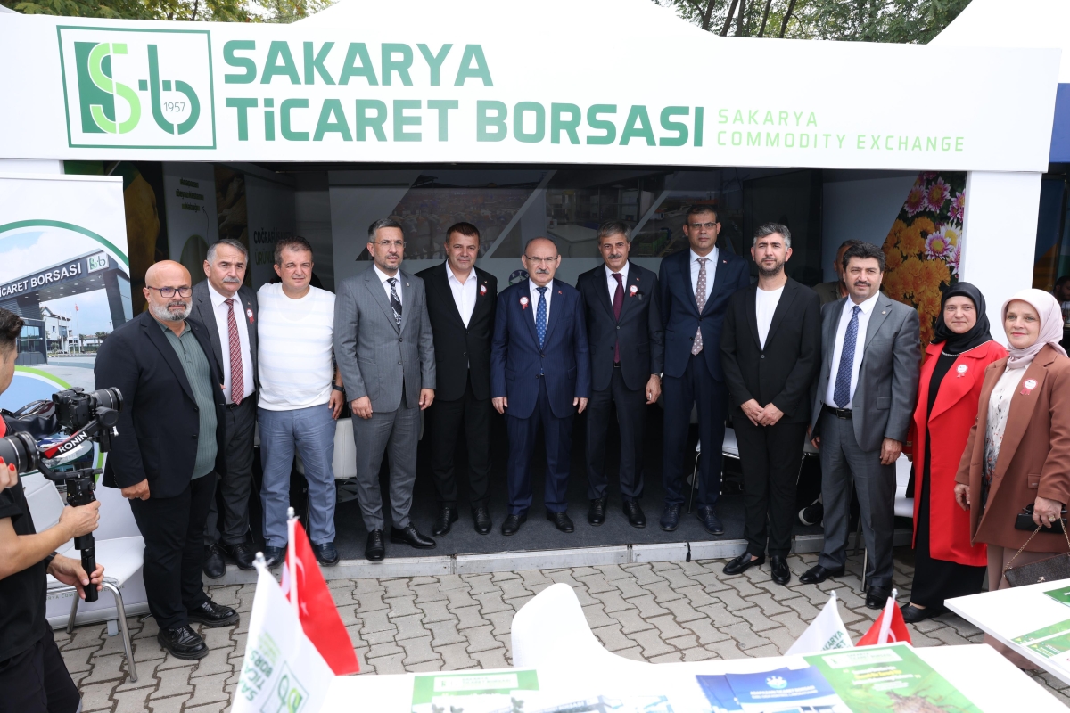 Fuar, peyzaj ve süs bitkileri sektöründe uluslararası düzeyde faaliyet gösteren firmaları, yerli üreticilerle Psb Anatolia Fuarı Sapanca’da Kapılarını Açtı ( İŞTE GÜNÜN ÖNE ÇIKAN FOTOĞRAF KARELERİ )