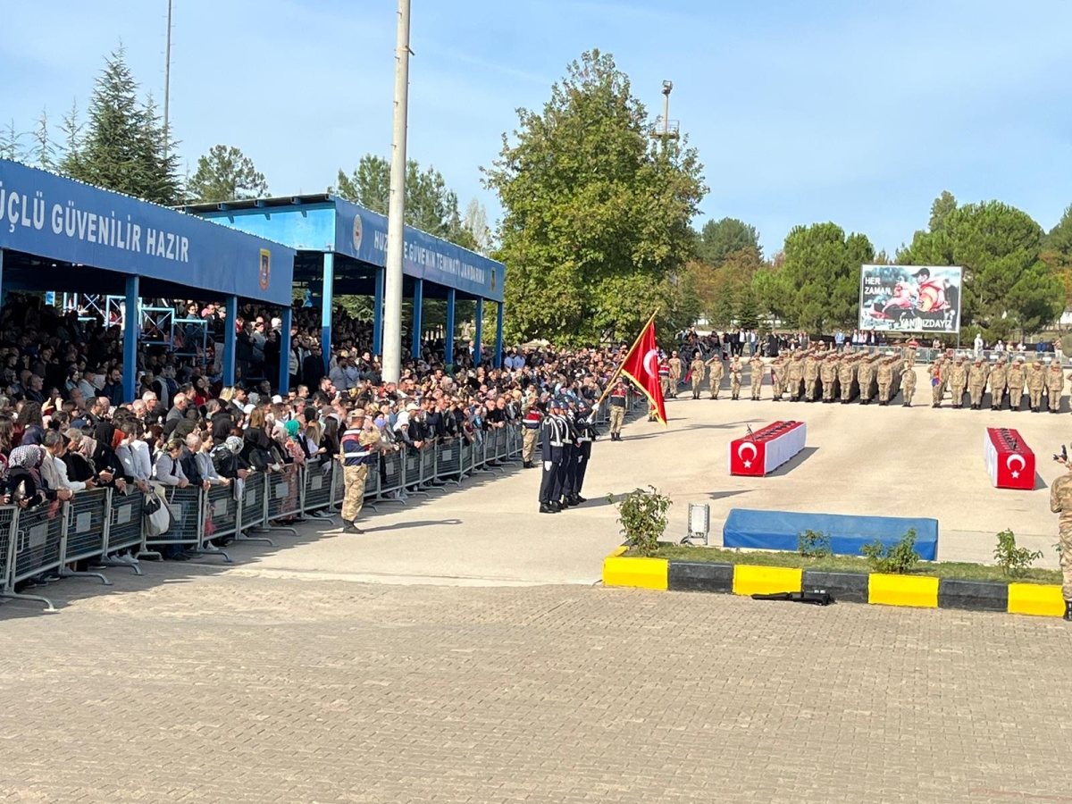 Anıl Demir yemin etti, Ailesi gururla yanındaydı. Bilecik 9. Alay Jandarma Er Eğitim Komutanlığı'nda duygusal anlar yaşandı ( İŞTE GÜNÜN ÖNE ÇIKAN FOTOĞRAF KARELERİ )