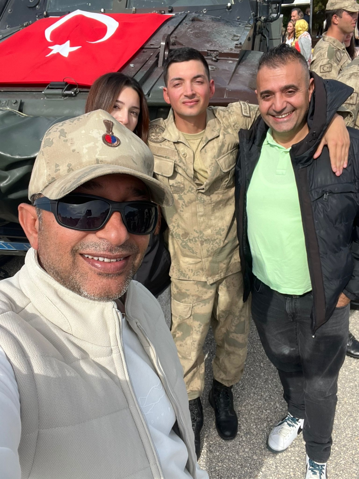 Anıl Demir yemin etti, Ailesi gururla yanındaydı. Bilecik 9. Alay Jandarma Er Eğitim Komutanlığı'nda duygusal anlar yaşandı ( İŞTE GÜNÜN ÖNE ÇIKAN FOTOĞRAF KARELERİ )