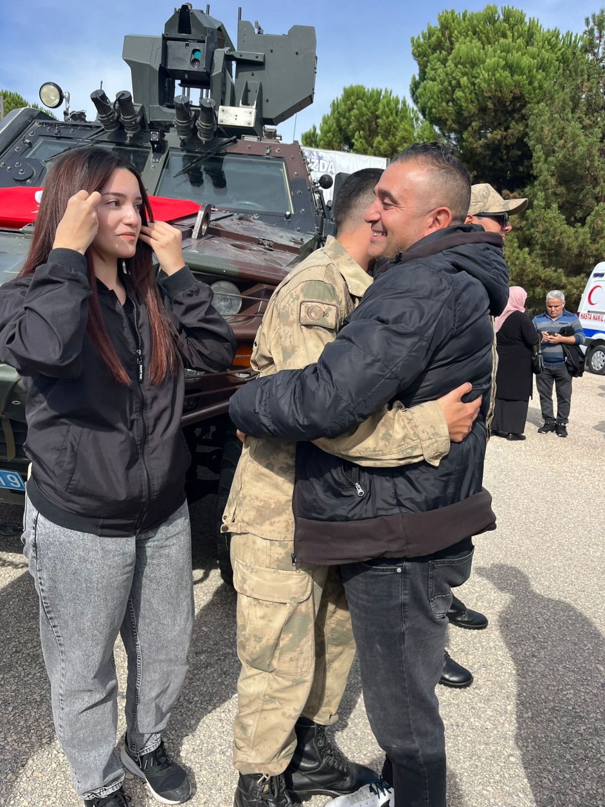 Anıl Demir yemin etti, Ailesi gururla yanındaydı. Bilecik 9. Alay Jandarma Er Eğitim Komutanlığı'nda duygusal anlar yaşandı ( İŞTE GÜNÜN ÖNE ÇIKAN FOTOĞRAF KARELERİ )