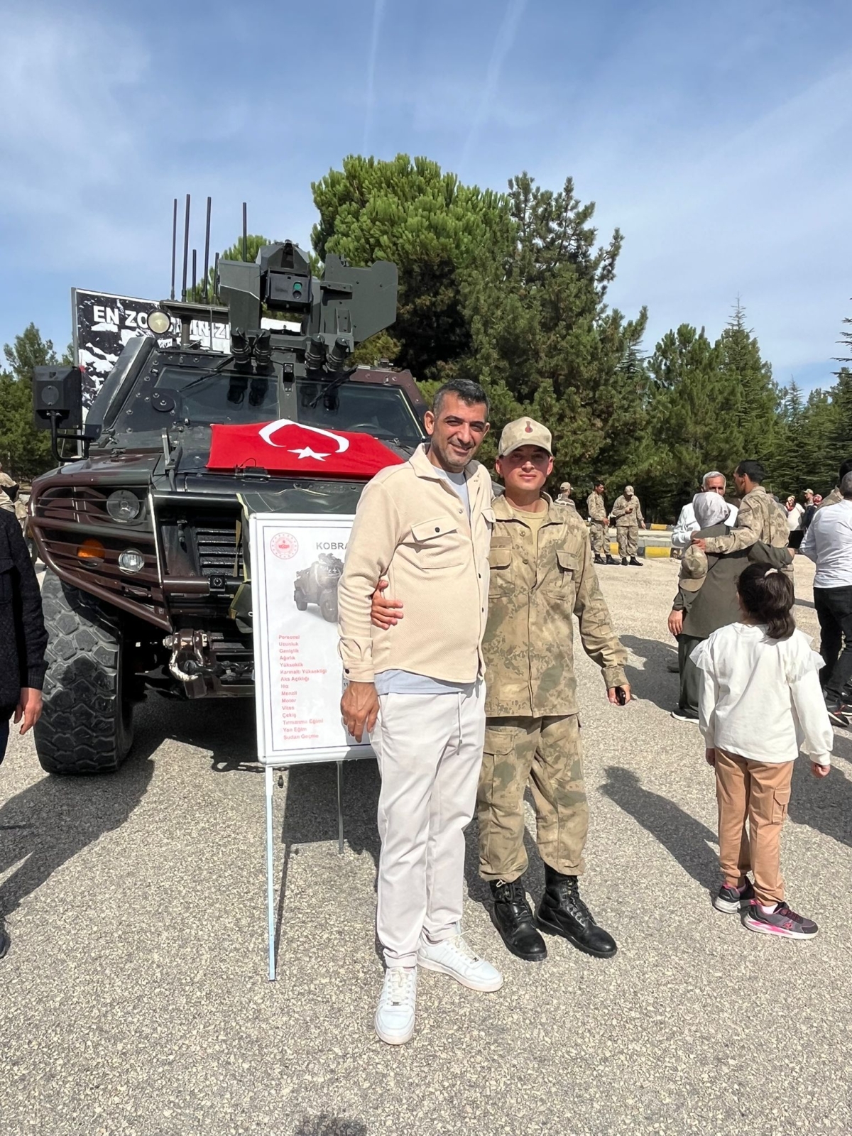 Anıl Demir yemin etti, Ailesi gururla yanındaydı. Bilecik 9. Alay Jandarma Er Eğitim Komutanlığı'nda duygusal anlar yaşandı ( İŞTE GÜNÜN ÖNE ÇIKAN FOTOĞRAF KARELERİ )