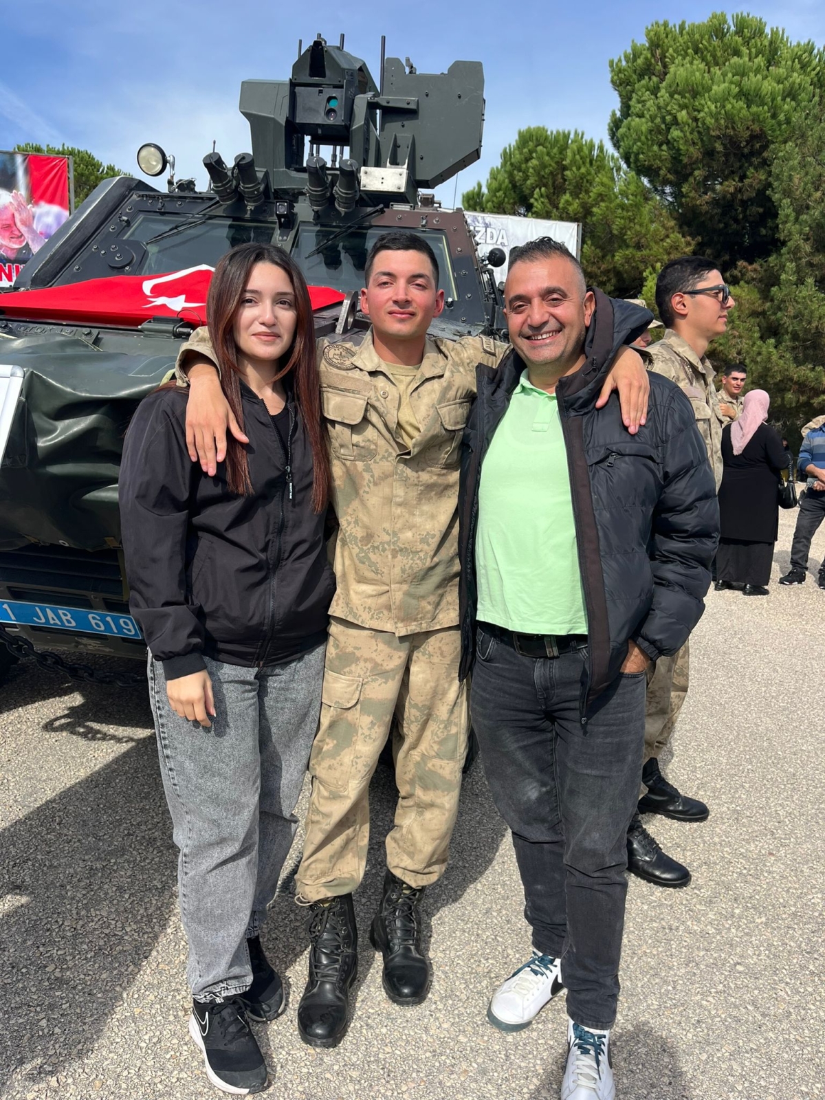 Anıl Demir yemin etti, Ailesi gururla yanındaydı. Bilecik 9. Alay Jandarma Er Eğitim Komutanlığı'nda duygusal anlar yaşandı ( İŞTE GÜNÜN ÖNE ÇIKAN FOTOĞRAF KARELERİ )