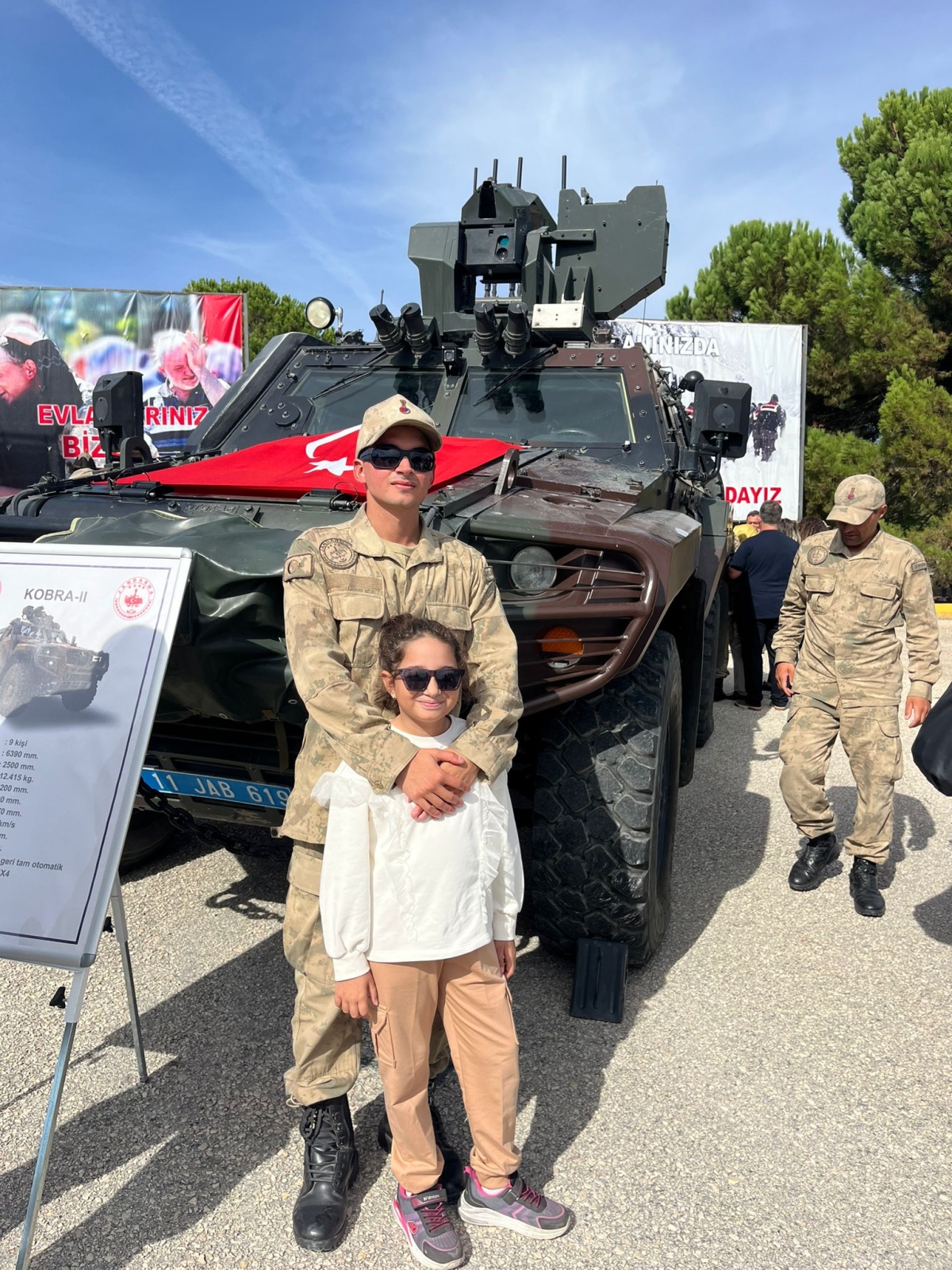 Anıl Demir yemin etti, Ailesi gururla yanındaydı. Bilecik 9. Alay Jandarma Er Eğitim Komutanlığı'nda duygusal anlar yaşandı ( İŞTE GÜNÜN ÖNE ÇIKAN FOTOĞRAF KARELERİ )