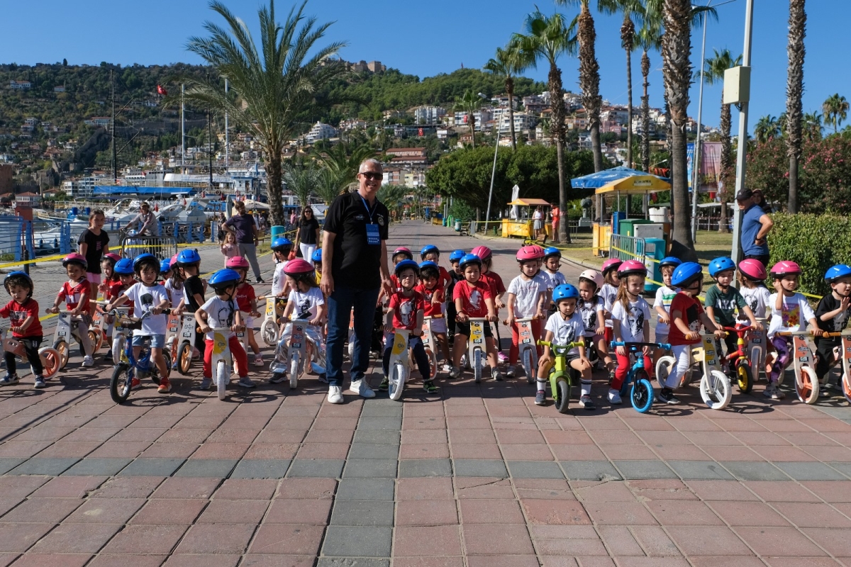 33. ALANYA TRİATLONU GEÇEKLEŞTİRİLDİ ( İŞTE GÜNÜN ÖNE ÇIKAN FOTOĞRAF KARELERİ )
