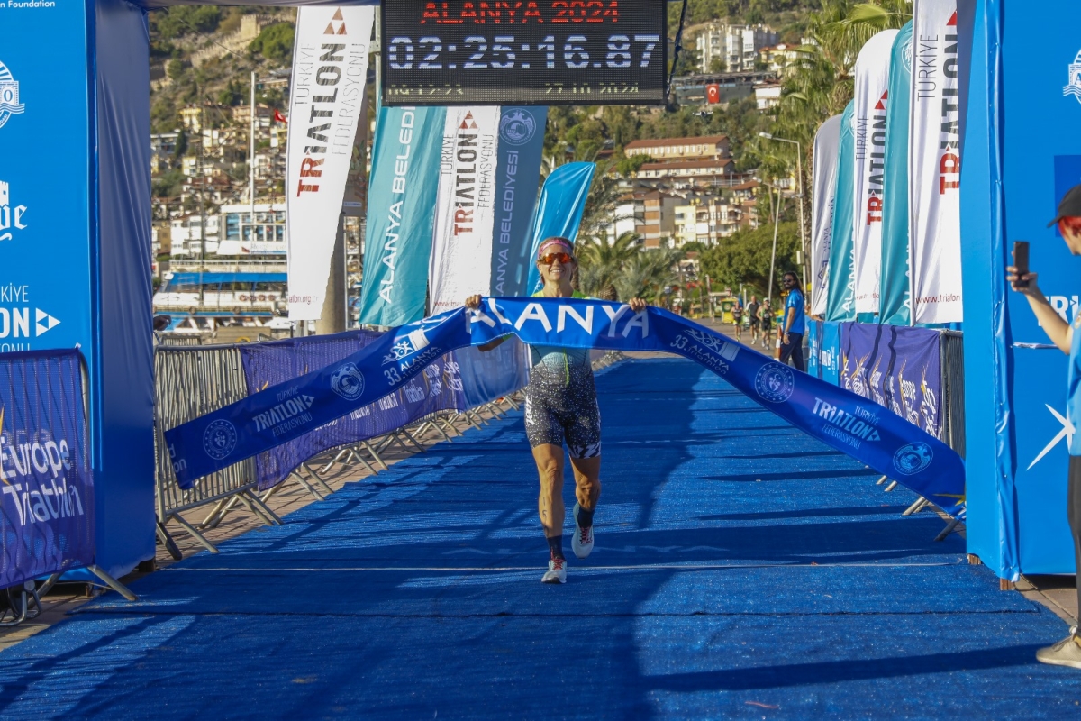33. ALANYA TRİATLONU GEÇEKLEŞTİRİLDİ ( İŞTE GÜNÜN ÖNE ÇIKAN FOTOĞRAF KARELERİ )