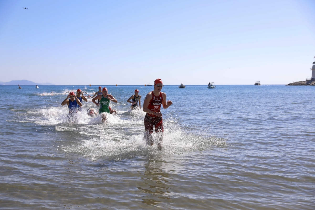 33. ALANYA TRİATLONU GEÇEKLEŞTİRİLDİ ( İŞTE GÜNÜN ÖNE ÇIKAN FOTOĞRAF KARELERİ )