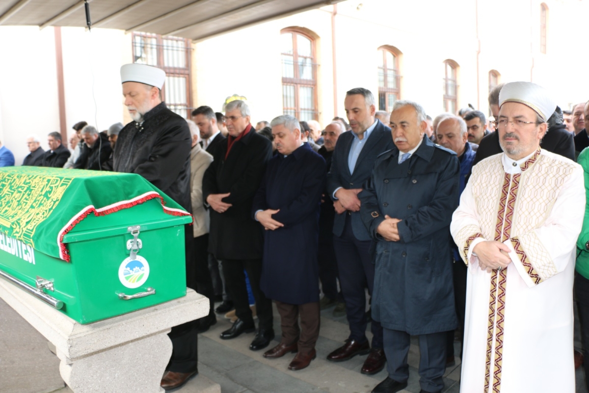Ekrem Yüce'nin Kayınvalidesi Fatma Şentürk Vefat Etti: Orhan Camiinde Cenaze Töreni Düzenlendi