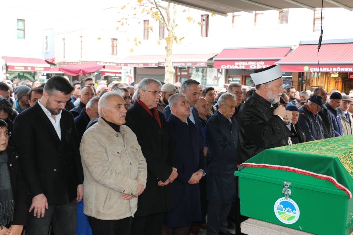 Ekrem Yüce'nin Kayınvalidesi Fatma Şentürk Vefat Etti: Orhan Camiinde Cenaze Töreni Düzenlendi