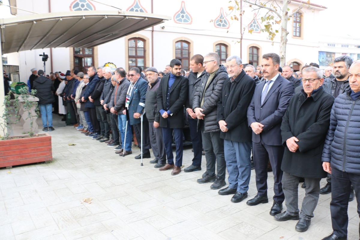 Ekrem Yüce'nin Kayınvalidesi Fatma Şentürk Vefat Etti: Orhan Camiinde Cenaze Töreni Düzenlendi
