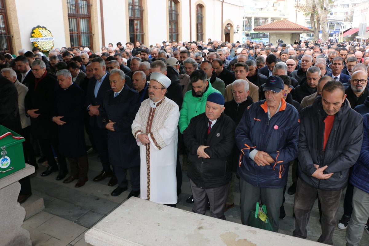 Ekrem Yüce'nin Kayınvalidesi Fatma Şentürk Vefat Etti: Orhan Camiinde Cenaze Töreni Düzenlendi