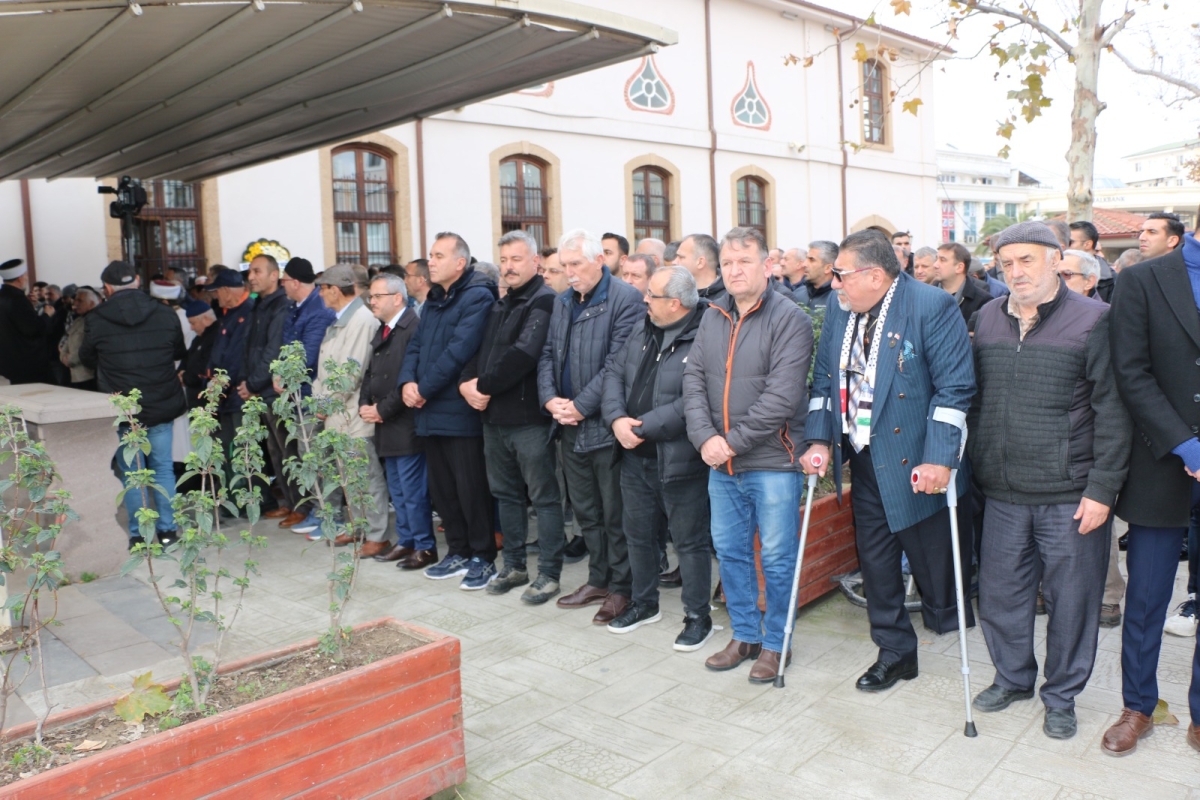 Ekrem Yüce'nin Kayınvalidesi Fatma Şentürk Vefat Etti: Orhan Camiinde Cenaze Töreni Düzenlendi