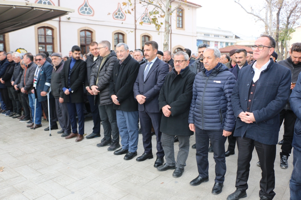 Ekrem Yüce'nin Kayınvalidesi Fatma Şentürk Vefat Etti: Orhan Camiinde Cenaze Töreni Düzenlendi