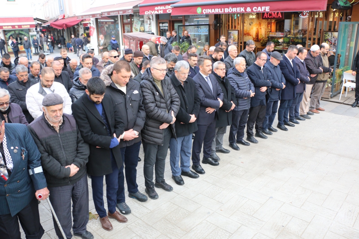 Ekrem Yüce'nin Kayınvalidesi Fatma Şentürk Vefat Etti: Orhan Camiinde Cenaze Töreni Düzenlendi
