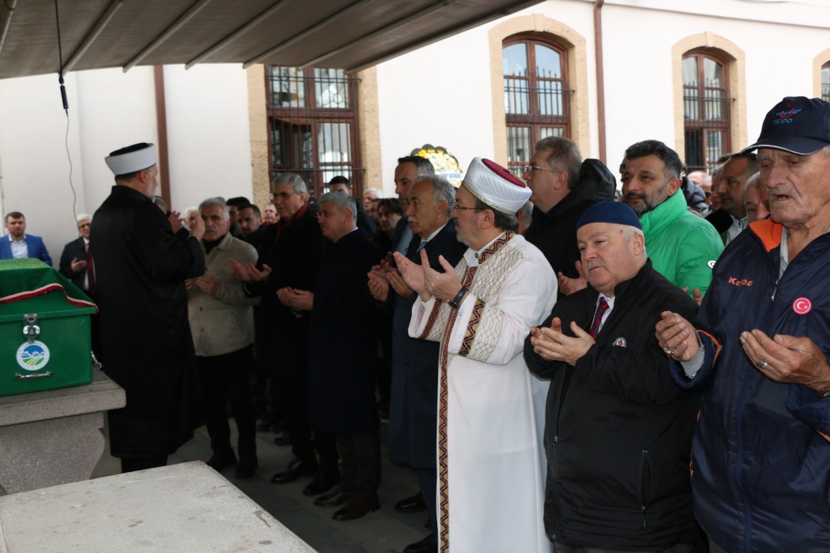 Ekrem Yüce'nin Kayınvalidesi Fatma Şentürk Vefat Etti: Orhan Camiinde Cenaze Töreni Düzenlendi
