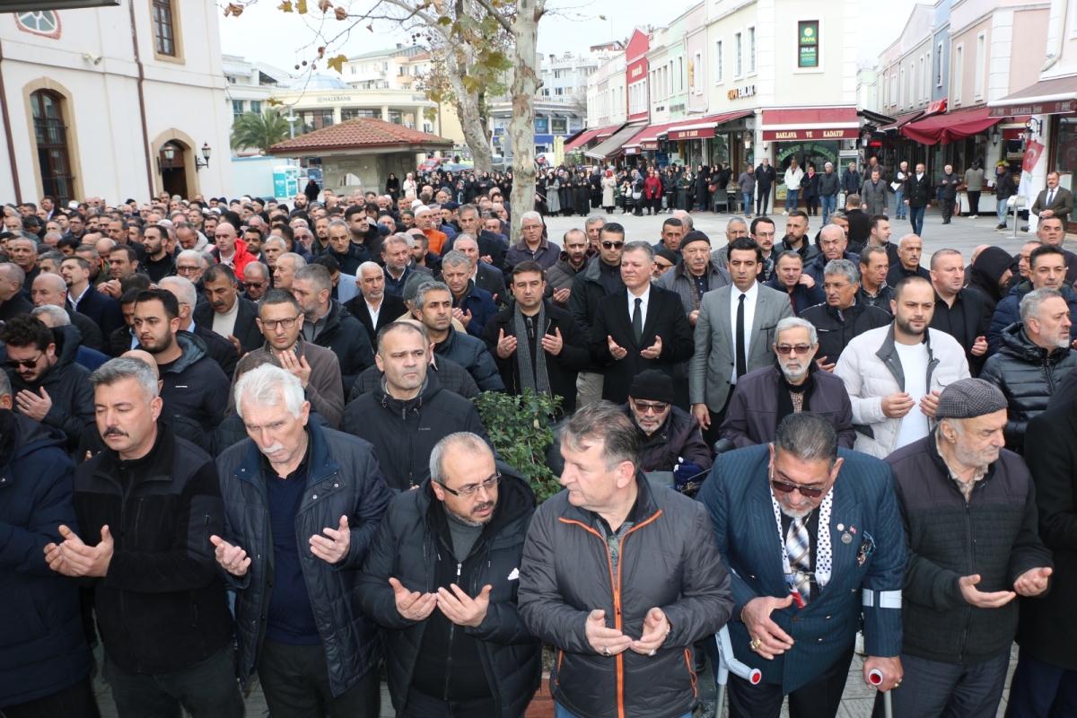 Ekrem Yüce'nin Kayınvalidesi Fatma Şentürk Vefat Etti: Orhan Camiinde Cenaze Töreni Düzenlendi