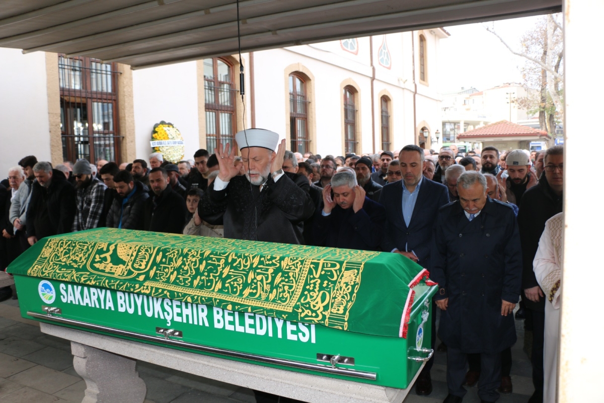 Ekrem Yüce'nin Kayınvalidesi Fatma Şentürk Vefat Etti: Orhan Camiinde Cenaze Töreni Düzenlendi