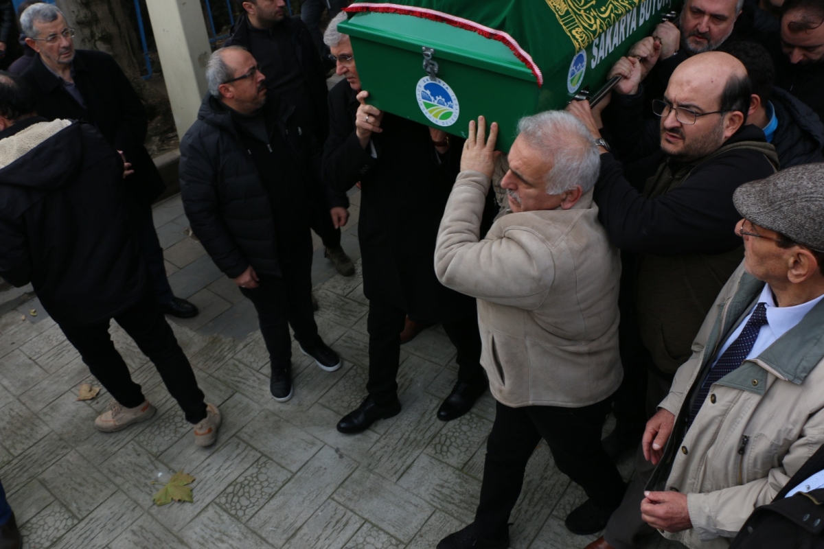 Ekrem Yüce'nin Kayınvalidesi Fatma Şentürk Vefat Etti: Orhan Camiinde Cenaze Töreni Düzenlendi