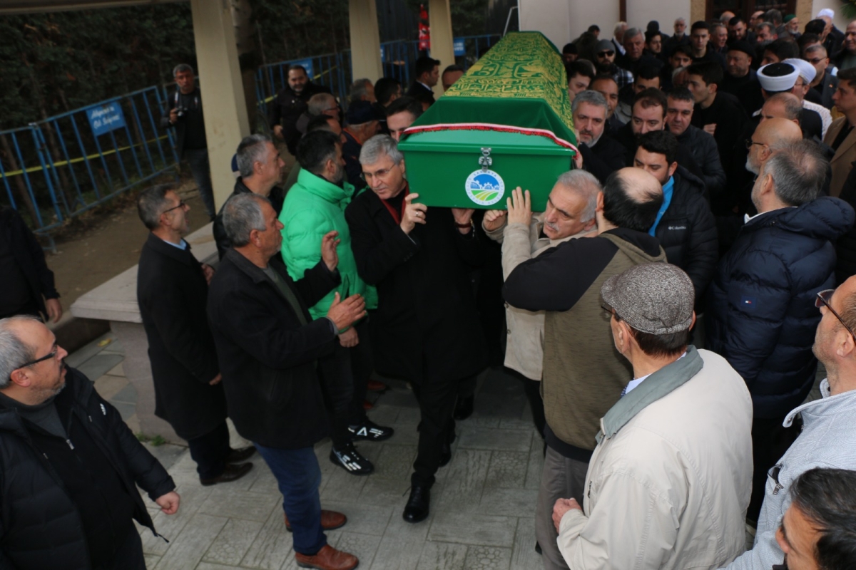 Ekrem Yüce'nin Kayınvalidesi Fatma Şentürk Vefat Etti: Orhan Camiinde Cenaze Töreni Düzenlendi