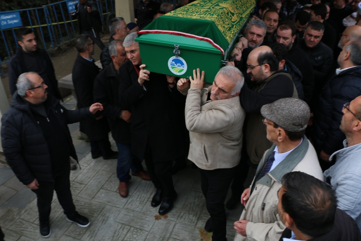 Ekrem Yüce'nin Kayınvalidesi Fatma Şentürk Vefat Etti: Orhan Camiinde Cenaze Töreni Düzenlendi