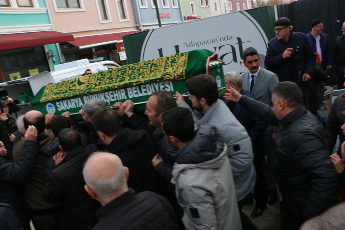 Ekrem Yüce'nin Kayınvalidesi Fatma Şentürk Vefat Etti: Orhan Camiinde Cenaze Töreni Düzenlendi