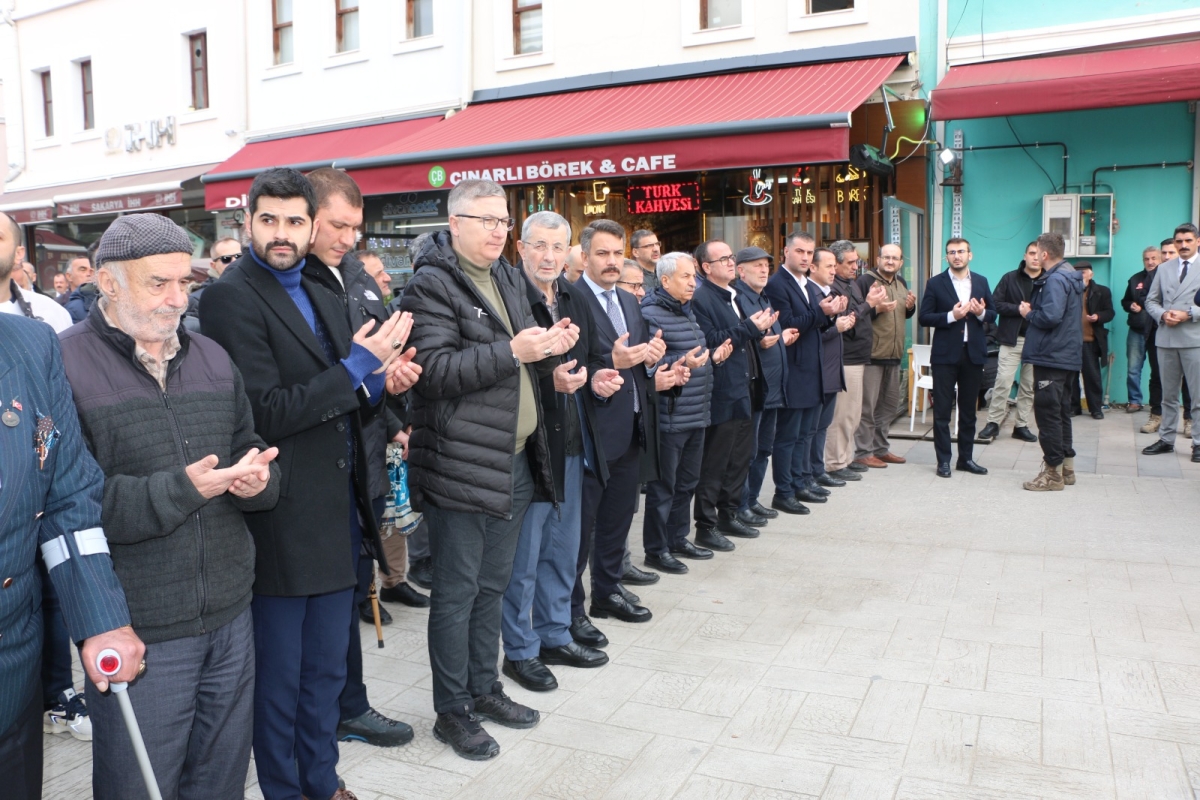 Ekrem Yüce'nin Kayınvalidesi Fatma Şentürk Vefat Etti: Orhan Camiinde Cenaze Töreni Düzenlendi