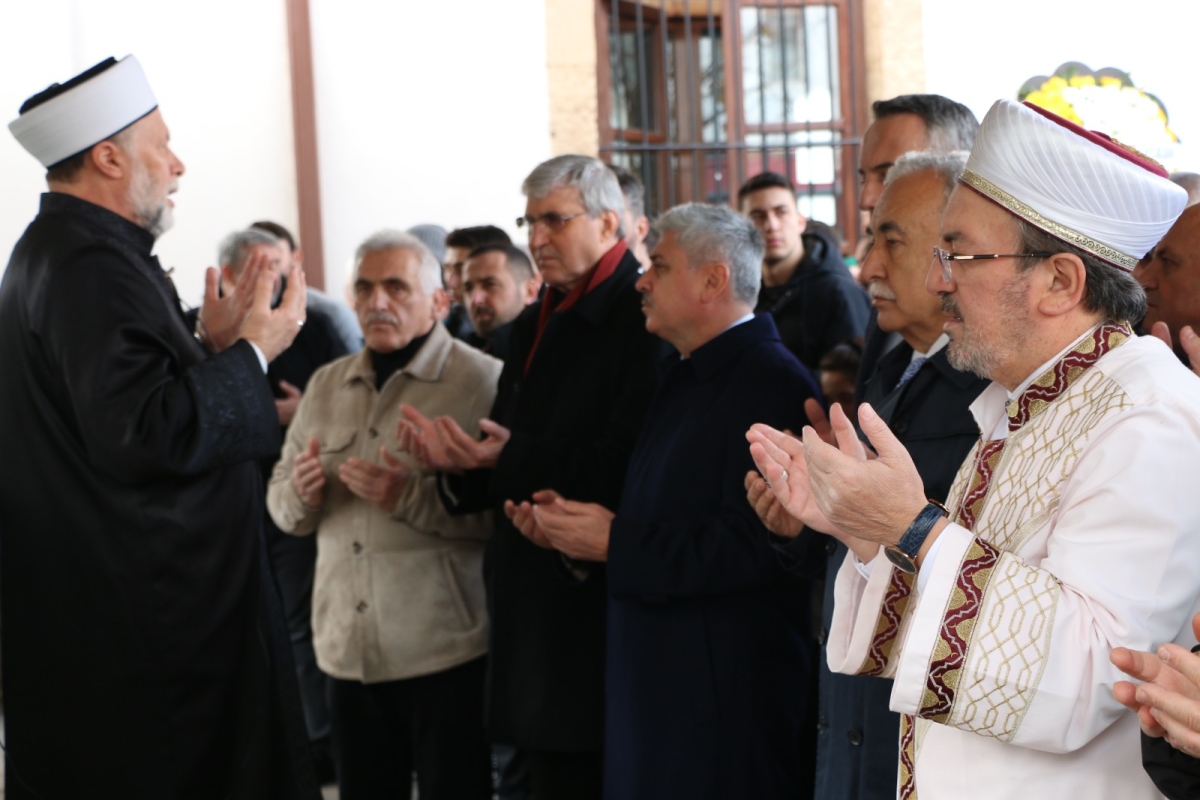 Ekrem Yüce'nin Kayınvalidesi Fatma Şentürk Vefat Etti: Orhan Camiinde Cenaze Töreni Düzenlendi