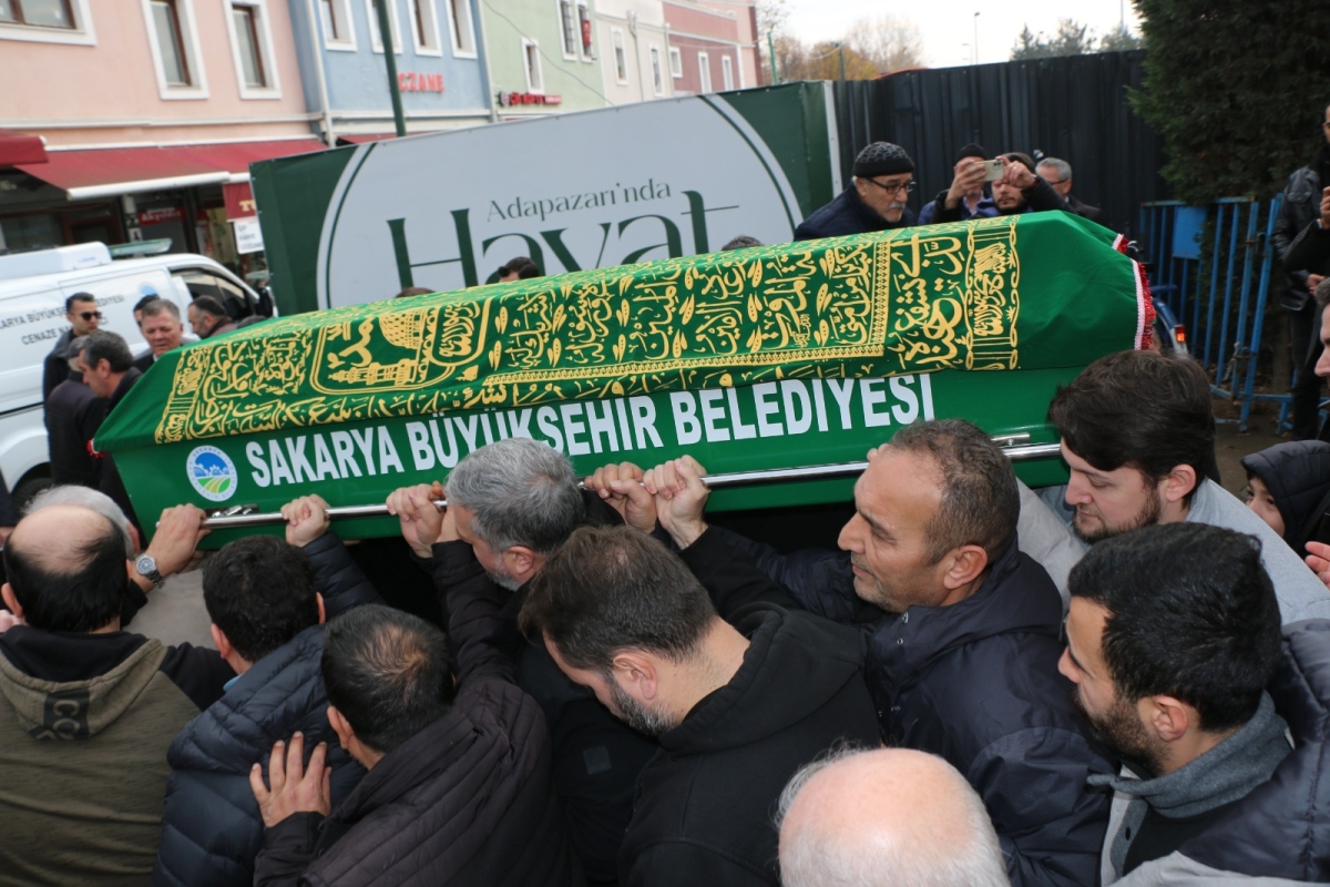 Ekrem Yüce'nin Kayınvalidesi Fatma Şentürk Vefat Etti: Orhan Camiinde Cenaze Töreni Düzenlendi