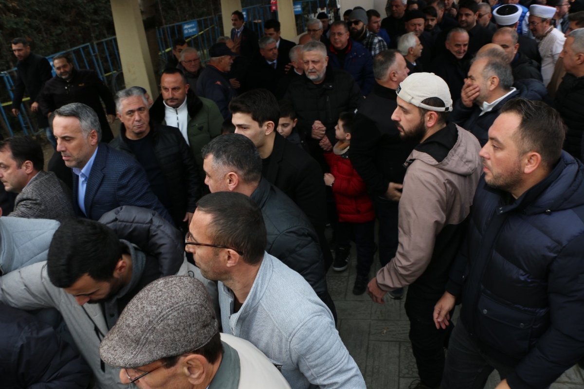 Ekrem Yüce'nin Kayınvalidesi Fatma Şentürk Vefat Etti: Orhan Camiinde Cenaze Töreni Düzenlendi