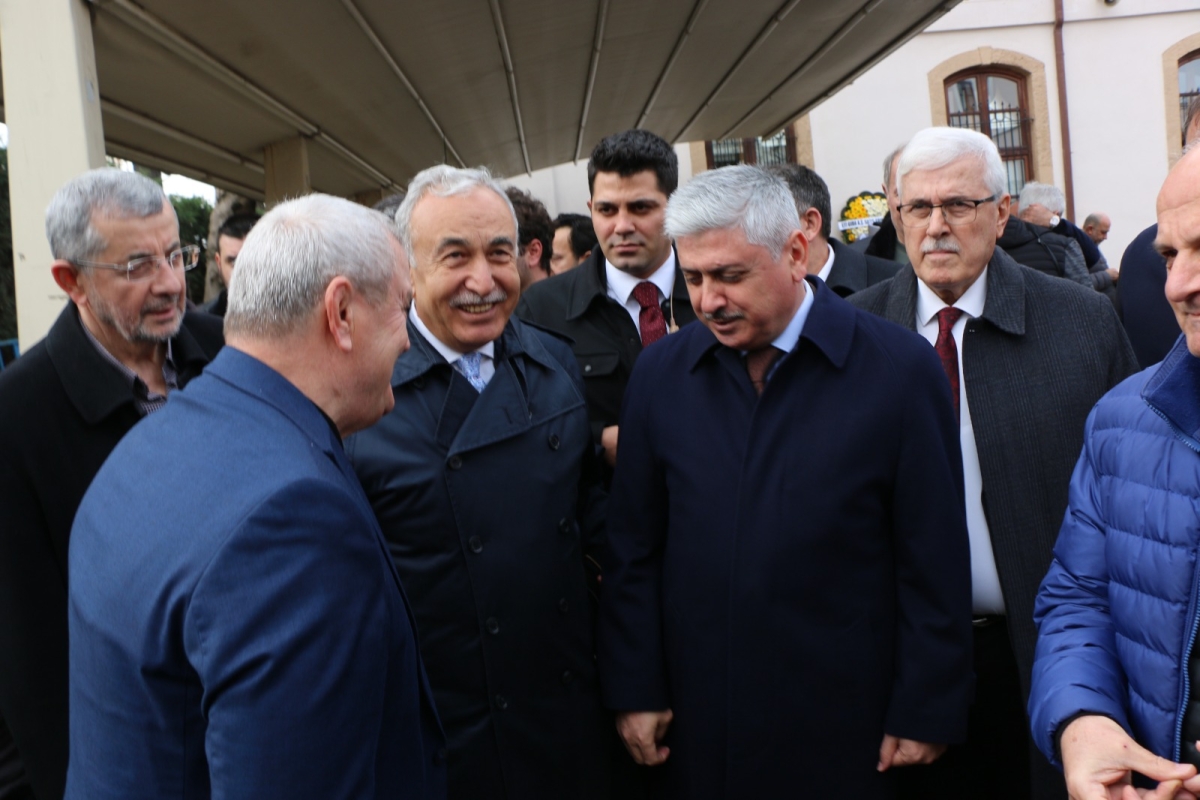 Ekrem Yüce'nin Kayınvalidesi Fatma Şentürk Vefat Etti: Orhan Camiinde Cenaze Töreni Düzenlendi