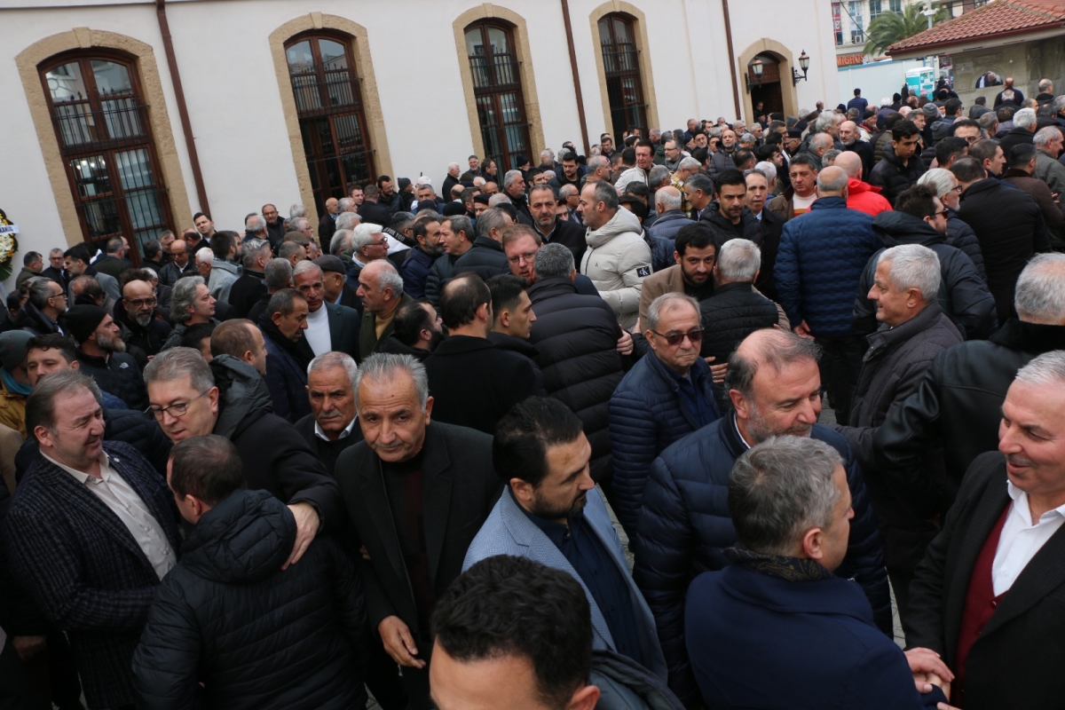Ekrem Yüce'nin Kayınvalidesi Fatma Şentürk Vefat Etti: Orhan Camiinde Cenaze Töreni Düzenlendi