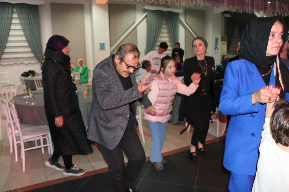 Erenler Belediyesi Engellilerin Sesine Kulak Veren Başkan Dinç