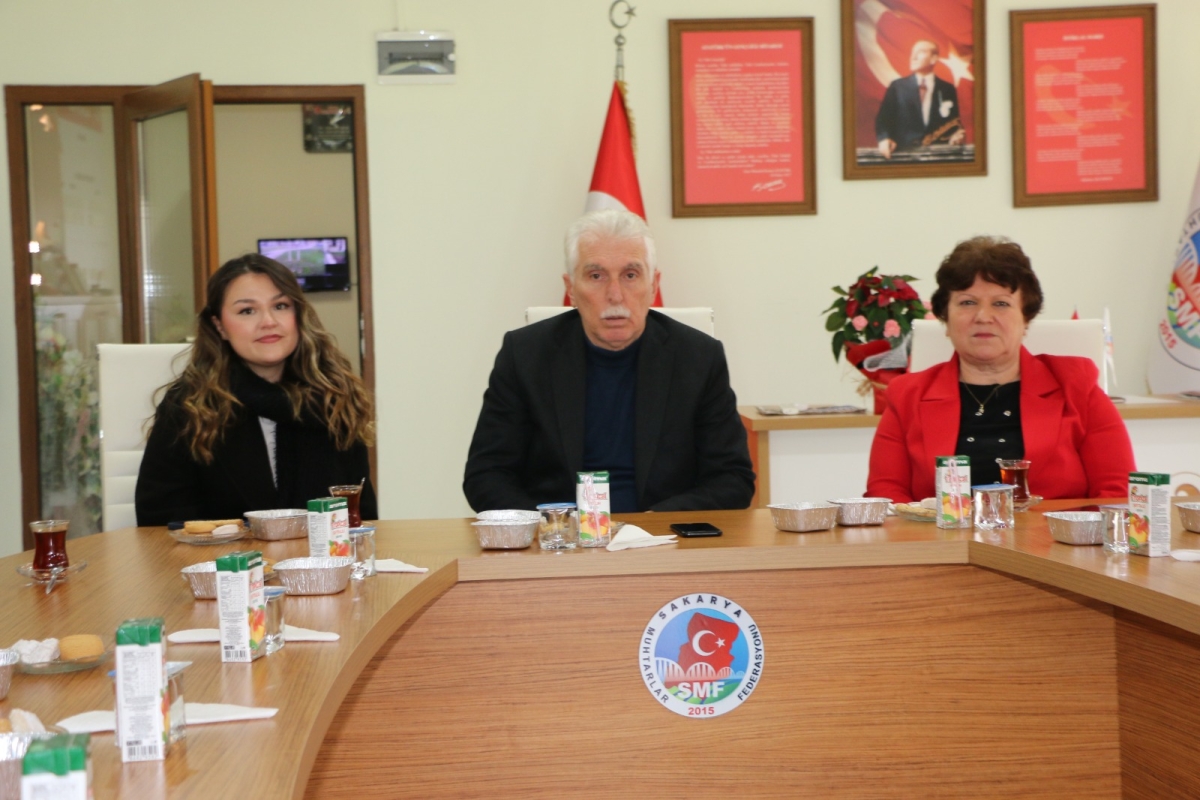Sağlıkta Birlik ve Beraberlik Sakarya'da sağlık çalışanları ve muhtarlar bir araya geldi! Sve ekibiyle bakarya Muhtarlar Federasyonu Başkanı Erdal Erdem, sağlık çalışanlarının sesine kulak verdi. SASÇED Başkanı Mahmure Çolak'