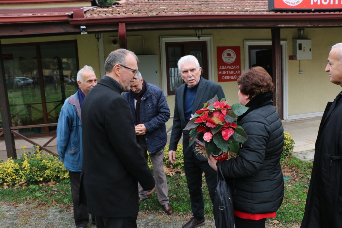 Sağlıkta Birlik ve Beraberlik Sakarya'da sağlık çalışanları ve muhtarlar bir araya geldi! Sve ekibiyle bakarya Muhtarlar Federasyonu Başkanı Erdal Erdem, sağlık çalışanlarının sesine kulak verdi. SASÇED Başkanı Mahmure Çolak'