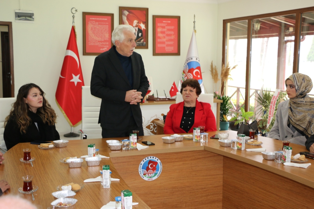 Sağlıkta Birlik ve Beraberlik Sakarya'da sağlık çalışanları ve muhtarlar bir araya geldi! Sve ekibiyle bakarya Muhtarlar Federasyonu Başkanı Erdal Erdem, sağlık çalışanlarının sesine kulak verdi. SASÇED Başkanı Mahmure Çolak'