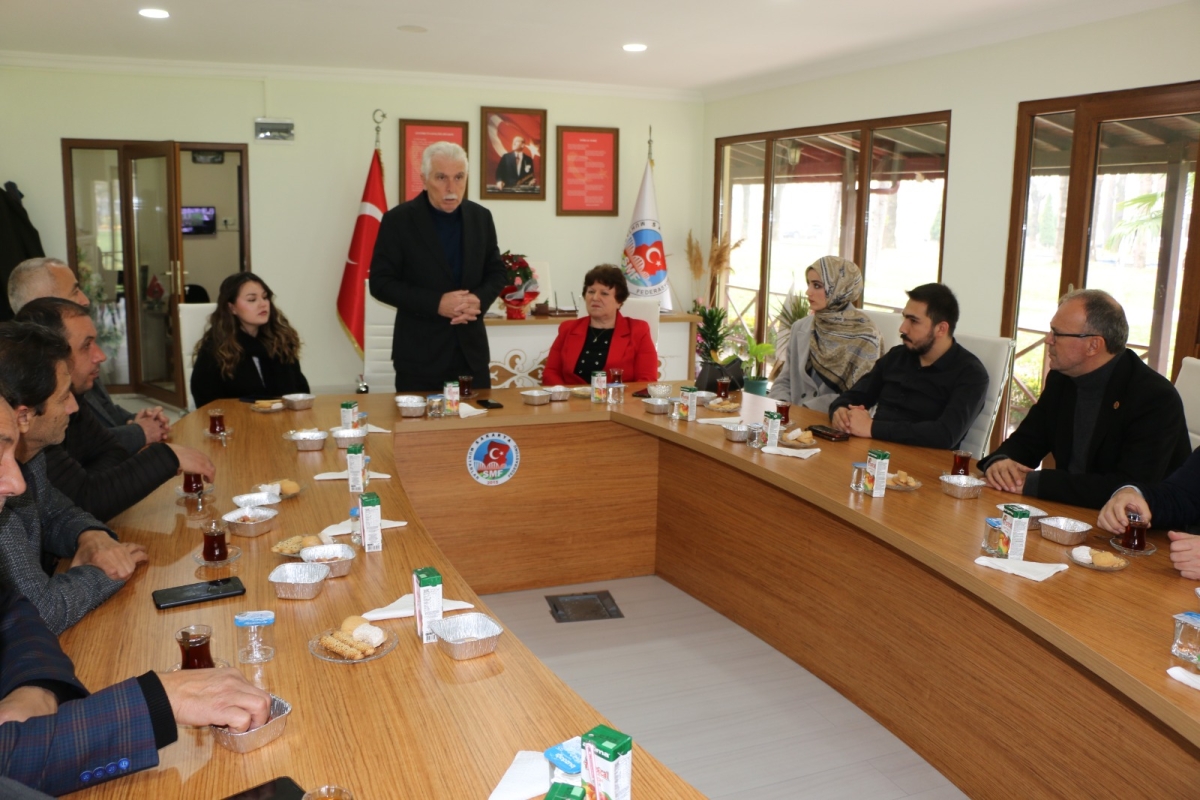 Sağlıkta Birlik ve Beraberlik Sakarya'da sağlık çalışanları ve muhtarlar bir araya geldi! Sve ekibiyle bakarya Muhtarlar Federasyonu Başkanı Erdal Erdem, sağlık çalışanlarının sesine kulak verdi. SASÇED Başkanı Mahmure Çolak'