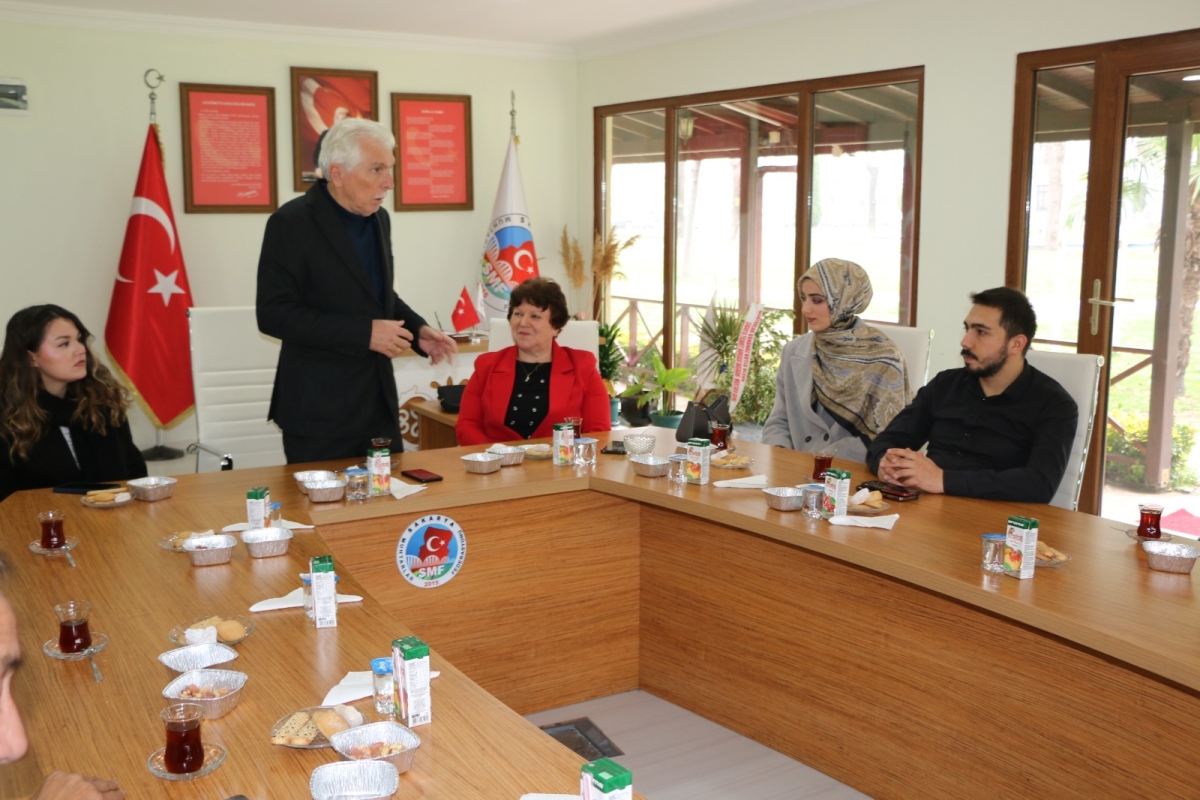 Sağlıkta Birlik ve Beraberlik Sakarya'da sağlık çalışanları ve muhtarlar bir araya geldi! Sve ekibiyle bakarya Muhtarlar Federasyonu Başkanı Erdal Erdem, sağlık çalışanlarının sesine kulak verdi. SASÇED Başkanı Mahmure Çolak'