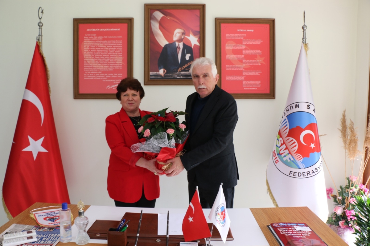 Sağlıkta Birlik ve Beraberlik Sakarya'da sağlık çalışanları ve muhtarlar bir araya geldi! Sve ekibiyle bakarya Muhtarlar Federasyonu Başkanı Erdal Erdem, sağlık çalışanlarının sesine kulak verdi. SASÇED Başkanı Mahmure Çolak'