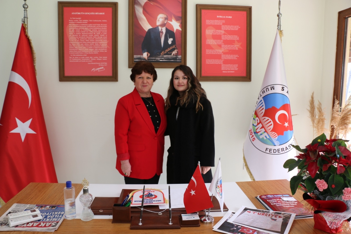 Sağlıkta Birlik ve Beraberlik Sakarya'da sağlık çalışanları ve muhtarlar bir araya geldi! Sve ekibiyle bakarya Muhtarlar Federasyonu Başkanı Erdal Erdem, sağlık çalışanlarının sesine kulak verdi. SASÇED Başkanı Mahmure Çolak'