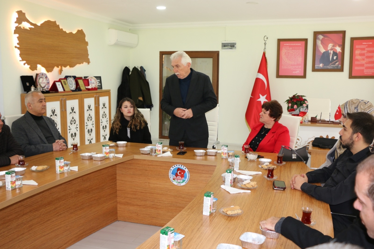 Sağlıkta Birlik ve Beraberlik Sakarya'da sağlık çalışanları ve muhtarlar bir araya geldi! Sve ekibiyle bakarya Muhtarlar Federasyonu Başkanı Erdal Erdem, sağlık çalışanlarının sesine kulak verdi. SASÇED Başkanı Mahmure Çolak'